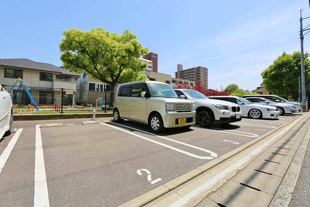 敷地内駐車場もありますよ