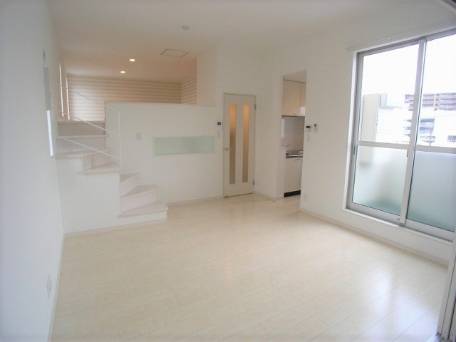 家具の配置がしやすいリビングですね