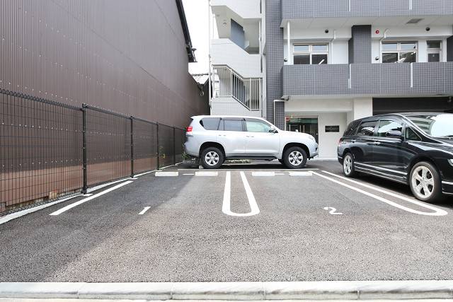 敷地内に駐車場あります