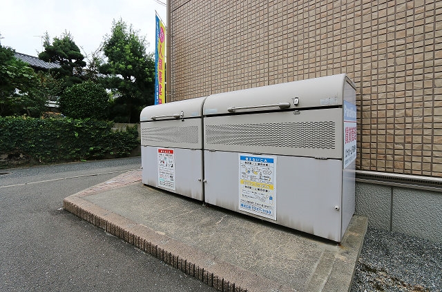 ゴミ捨て場は敷地内にありますよ