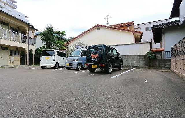 駐車場も敷地内にあります