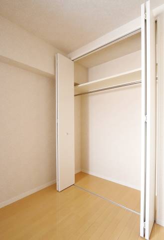 収納も3箇所あり荷物の多い方も安心ですね