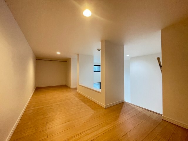広々としたロフトで収納スペースもあります