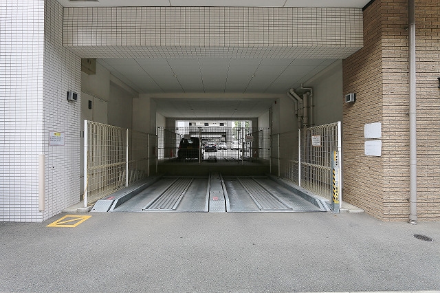 敷地内に駐車場ございます