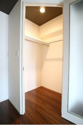 ウォークインクローゼットでお部屋スッキリ