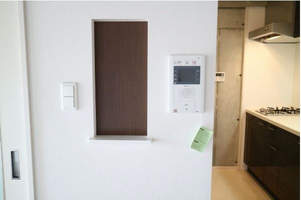 来客の確認が出来るモニタ付きです