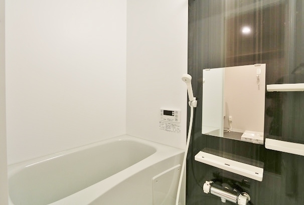 棚付きでシャンプーを床に置く必要はありません