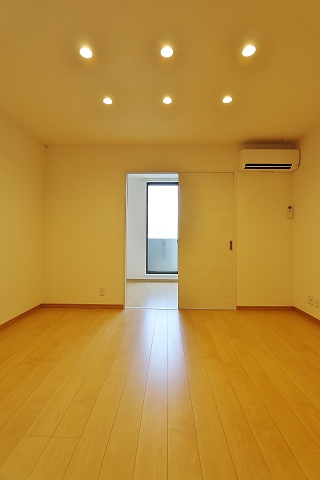 明るく清潔感のあるお部屋です