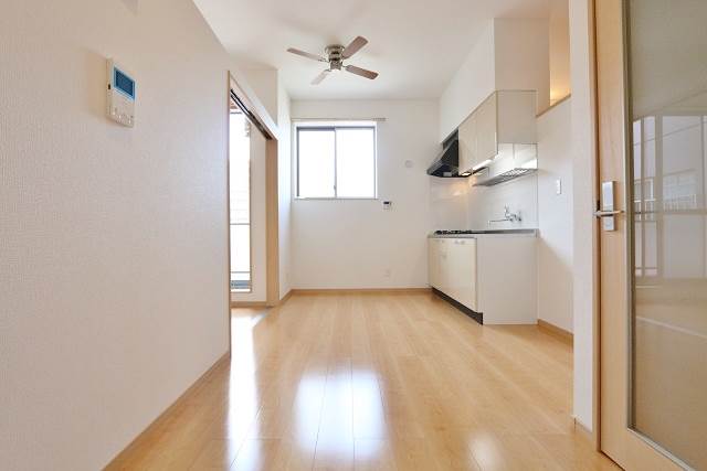 明るいお部屋でございます