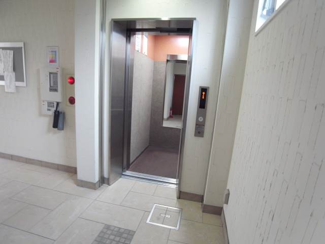 エレベーターありますよ