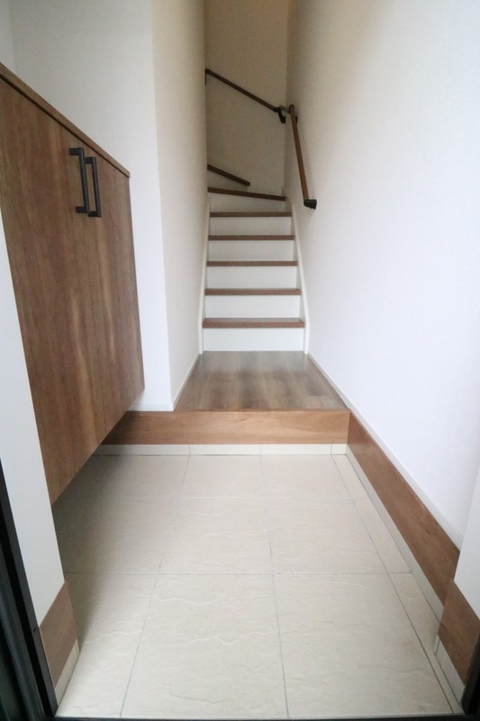 階段上ってリビングとなりますので、