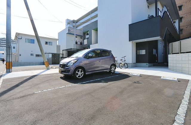 敷地内に駐車場ございます