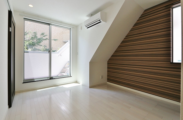 大きな窓で明るいお部屋