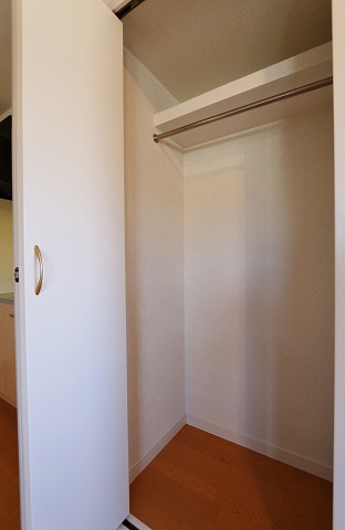 奥行きのあるクローゼットでお部屋すっきり