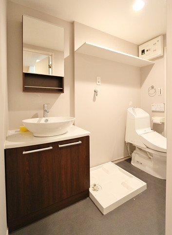 嬉しい独立洗面台完備です