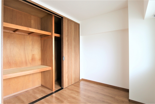 押し入れタイプの収納なので広々使えます