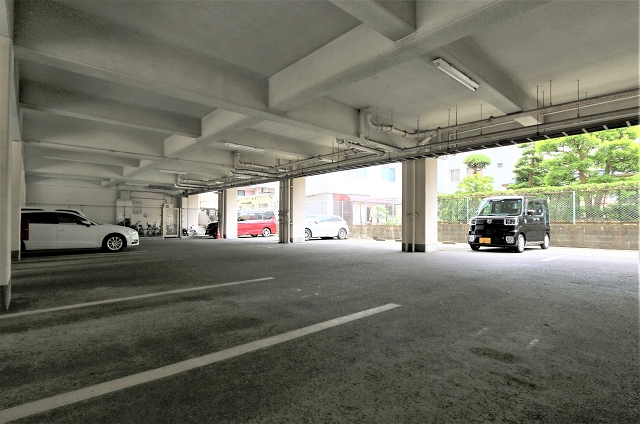 屋根付きの敷地内駐車場完備