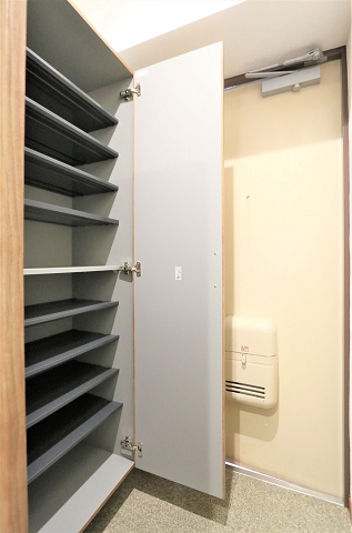 沢山の靴が収納できるシューズボックスです