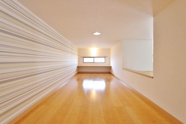 ロフトにカウンターもありちょっとした作業も出来ますね