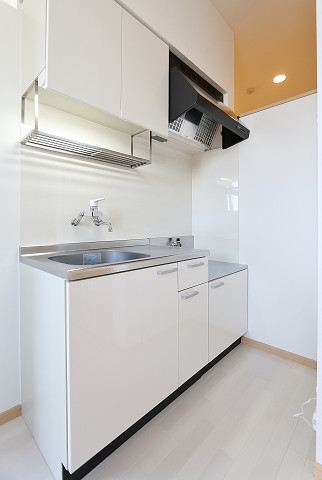 吊り戸にも収納ができますね