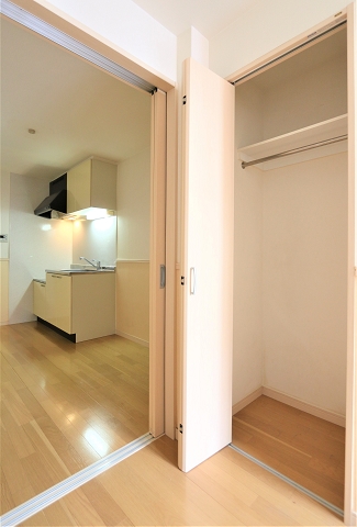 洋服はこちらにスッキリ収納できます