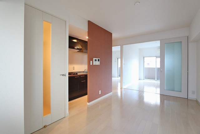 広々リビングでゆっくり過ごせます