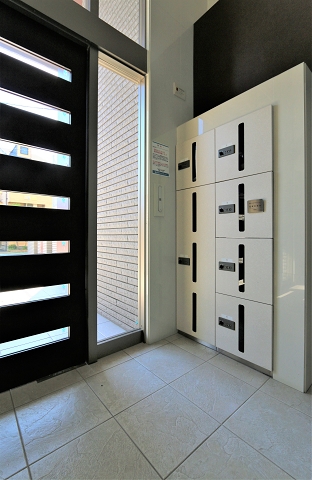 宅配BOX付きで荷物の受け取りも楽々です