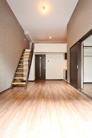 天井が高い広々リビングです