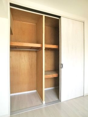 押し入れタイプの収納なので広々使えます
