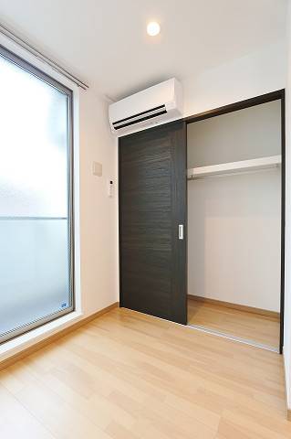 お洋服はこちらに