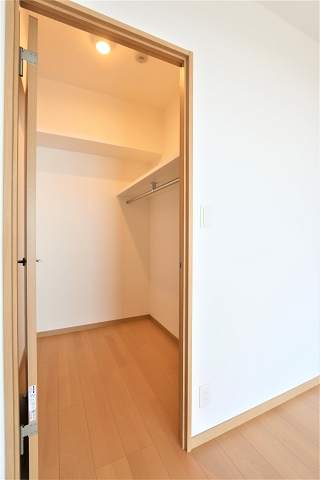 洋室にそれぞれウォークインクローゼット付きです