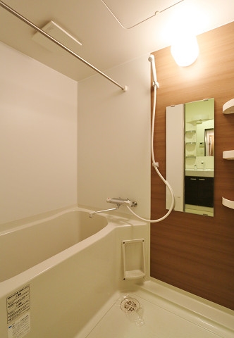 清潔感あふれる浴室です