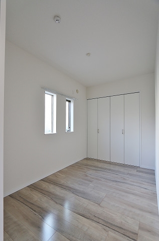 寝室に丁度いい大きさです