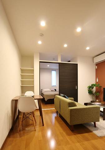 家具の配置が楽しくなるリビングですね