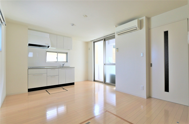 8帖超えの広々リビングです