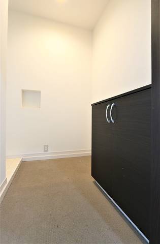 広い玄関で出入りがしやすいですね