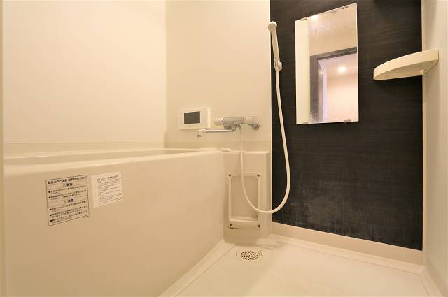 広々とした浴槽でしっかりお風呂に浸かれます