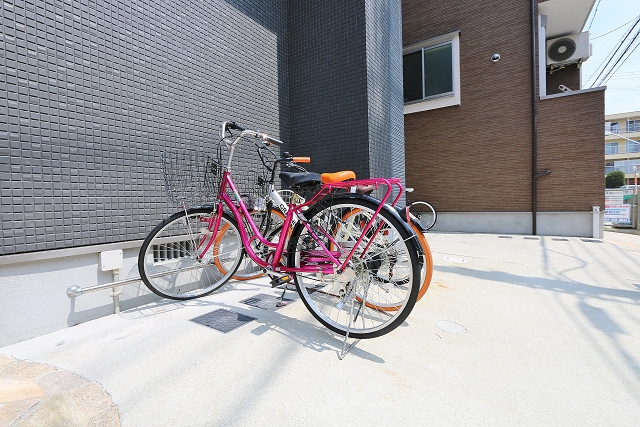 駐輪スペースもしっかり確保されています