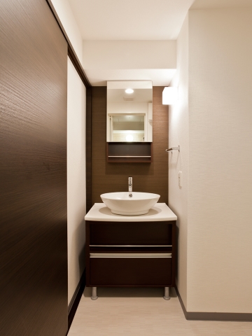 朝の身支度はこちらのおしゃれな洗面台で