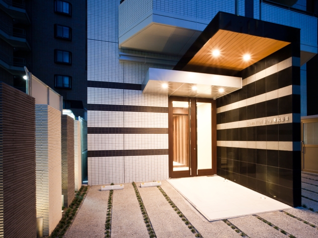 オシャレで落ち着いたエントランスですね