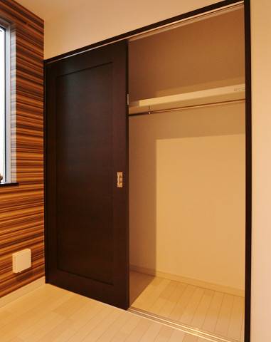 お洋服収納はこちらです