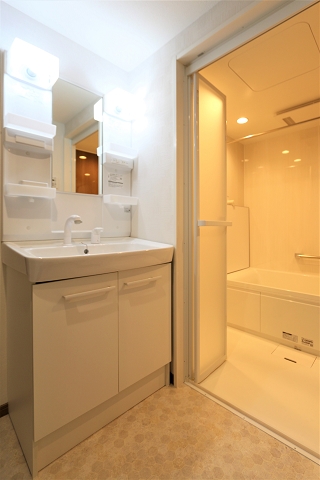 洗面ボールも大きく使いやすい独立洗面台です