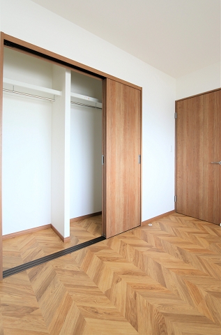 たっぷりと収納できるクローゼットです