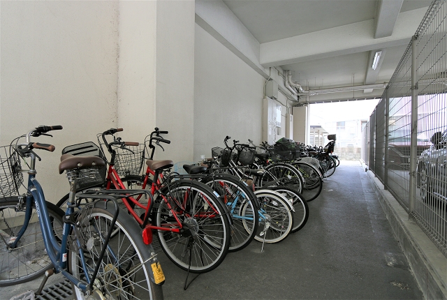 多くの台数が停めれる駐車場もございます