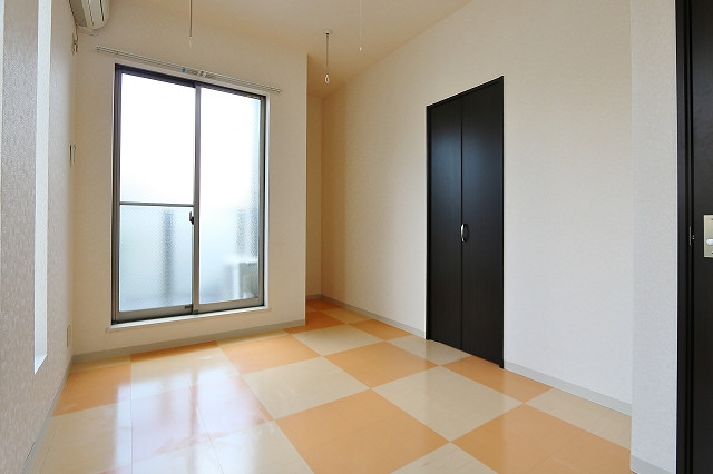 窓も大きく明るい生活空間です