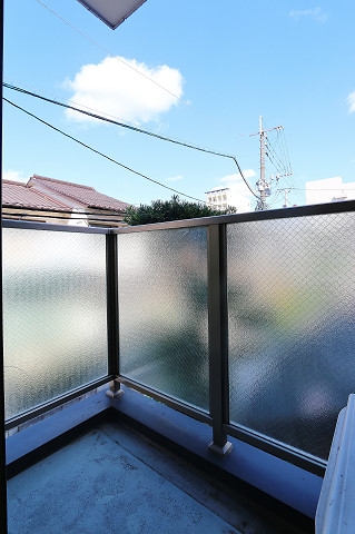 明るいバルコニーです