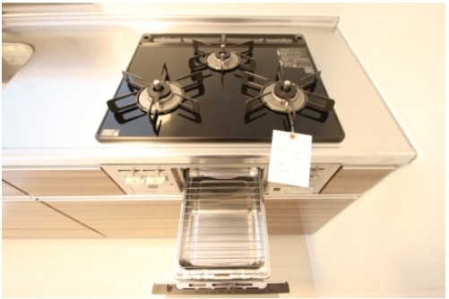 グリル付きで料理の幅が広がります