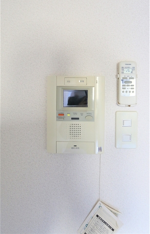 モニターフォンで来客を確認出来ます