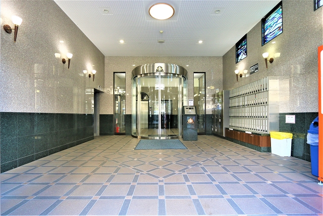 豪華なエントランスがお出迎えしてくれます