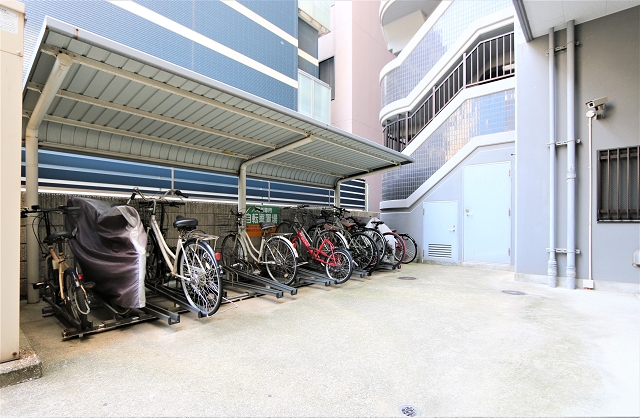 屋根付き駐輪場あります